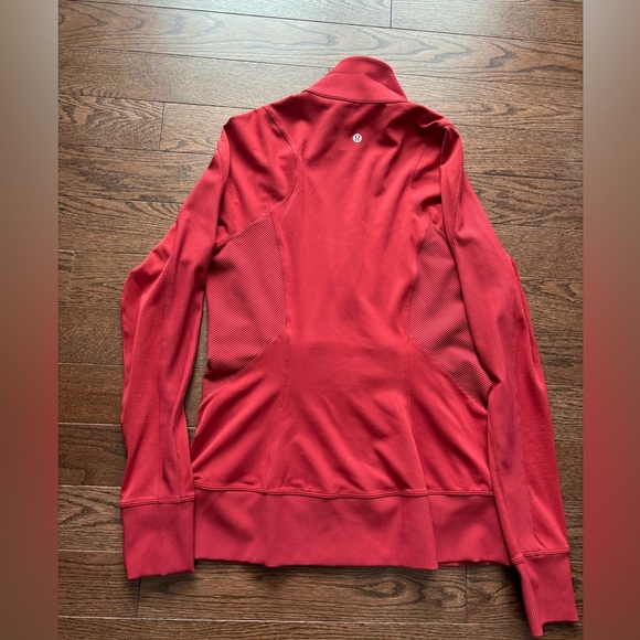 NWOT Lululemon jacket size 10 in burnt red  ladies jacket PTP flat lay 18.5 - Picture 4 of 5